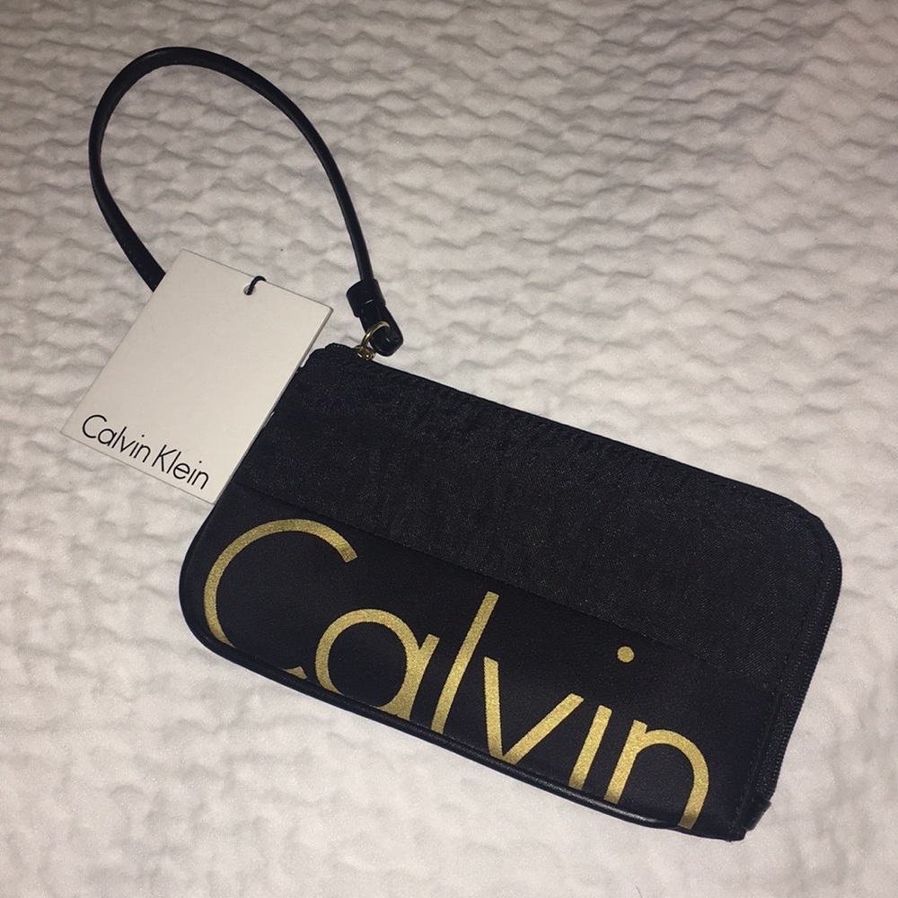 ✨Calvin Klein Wristlet